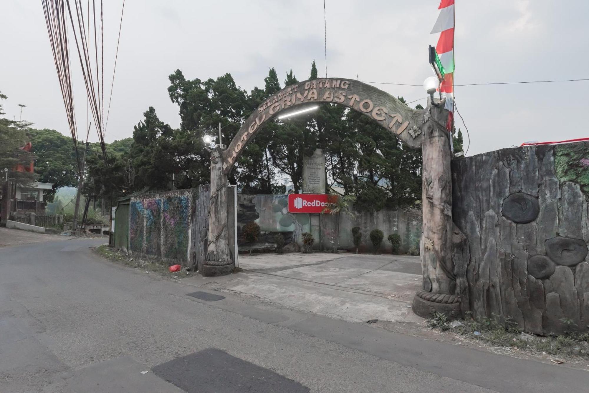 Reddoorz At Griya Astoeti Hotel 2*