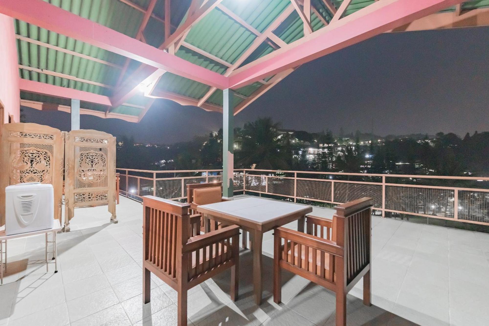 Hotel Reddoorz At Griya Astoeti 2*
