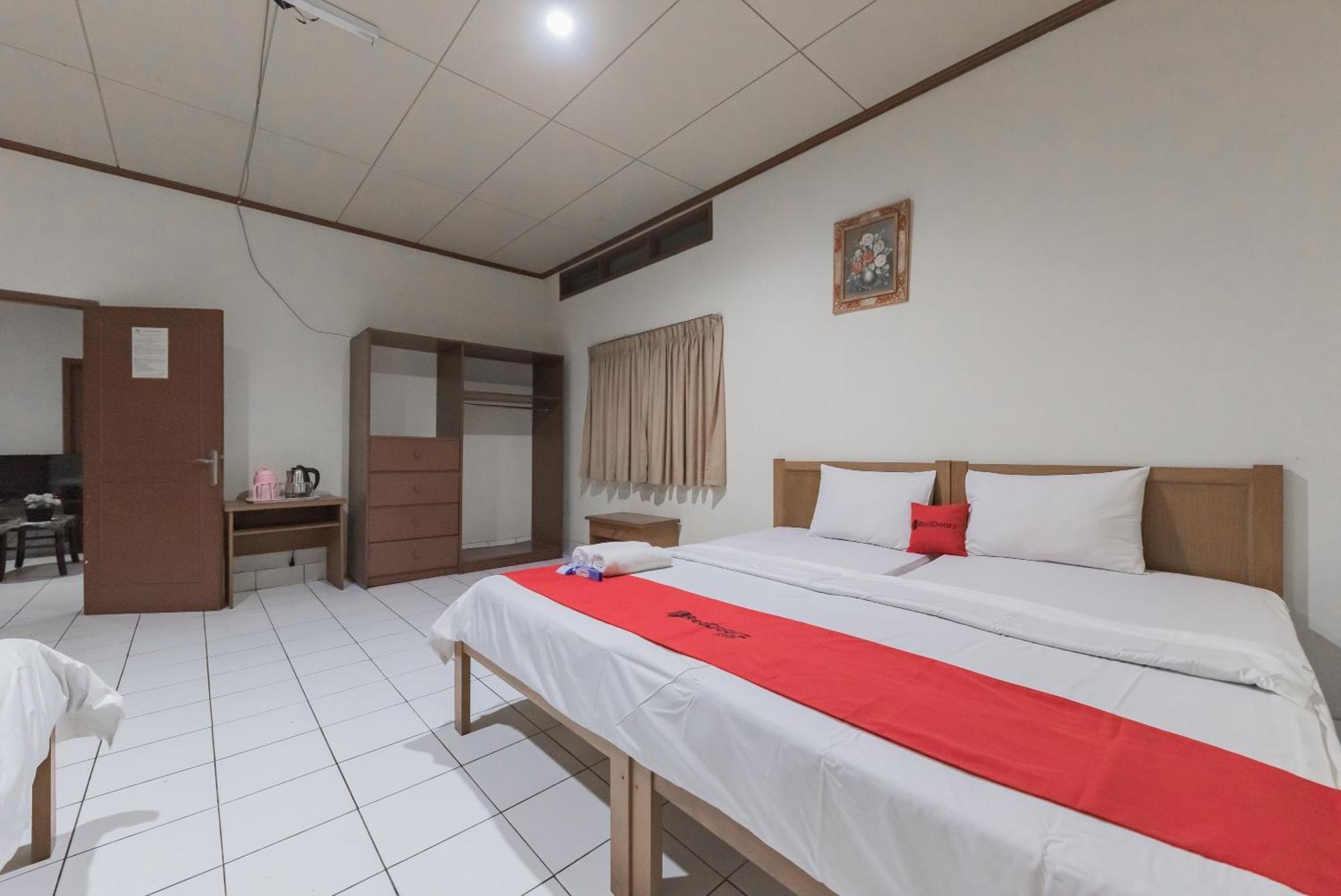 Hotel Reddoorz At Griya Astoeti