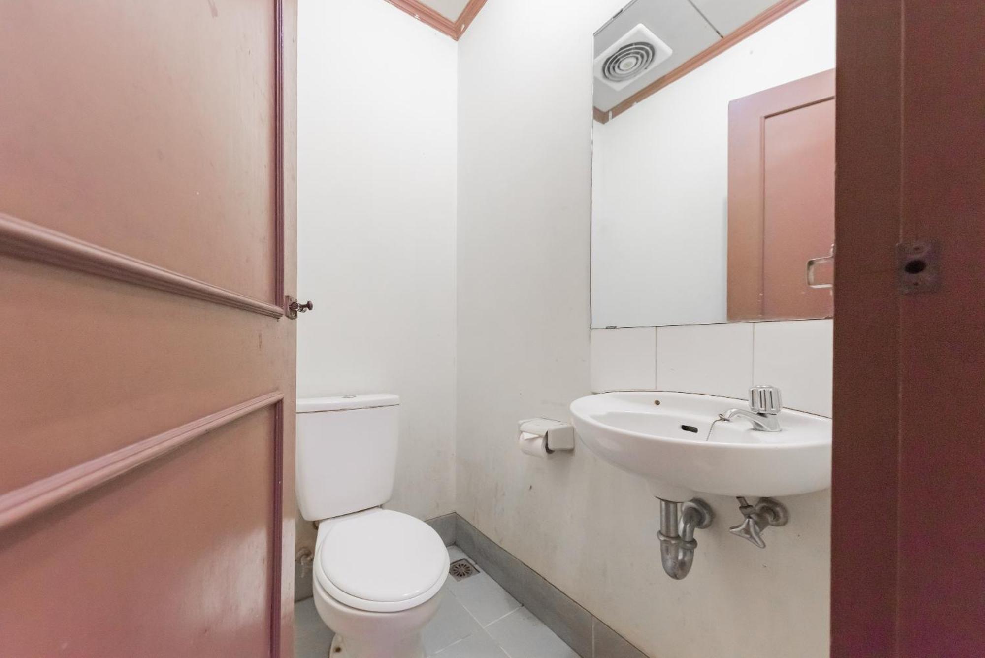 Hotel Reddoorz At Griya Astoeti 2*