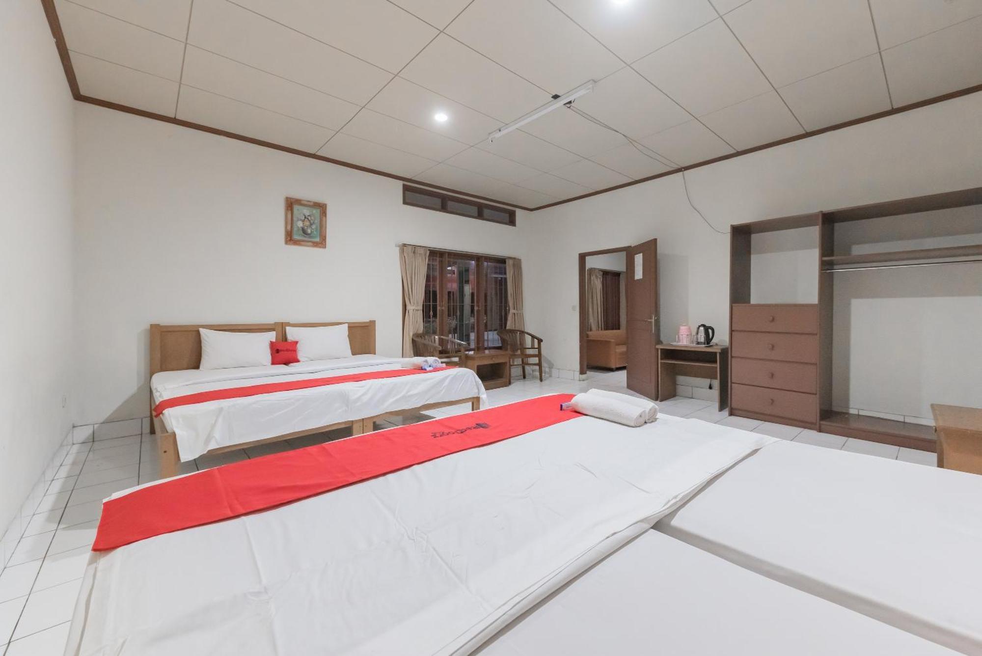 Hotel Reddoorz At Griya Astoeti