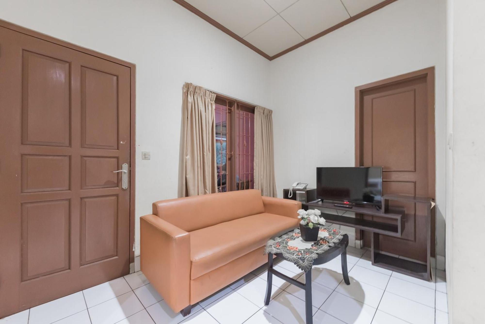 Reddoorz At Griya Astoeti 2*